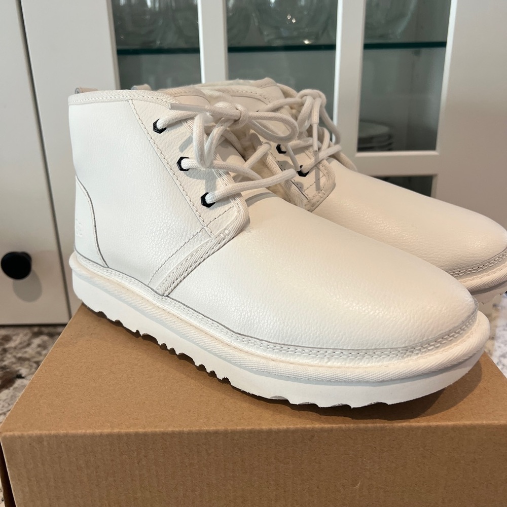 NIB! UGG Neumel Leather Winter White- Soft White leather w/ light cream inner